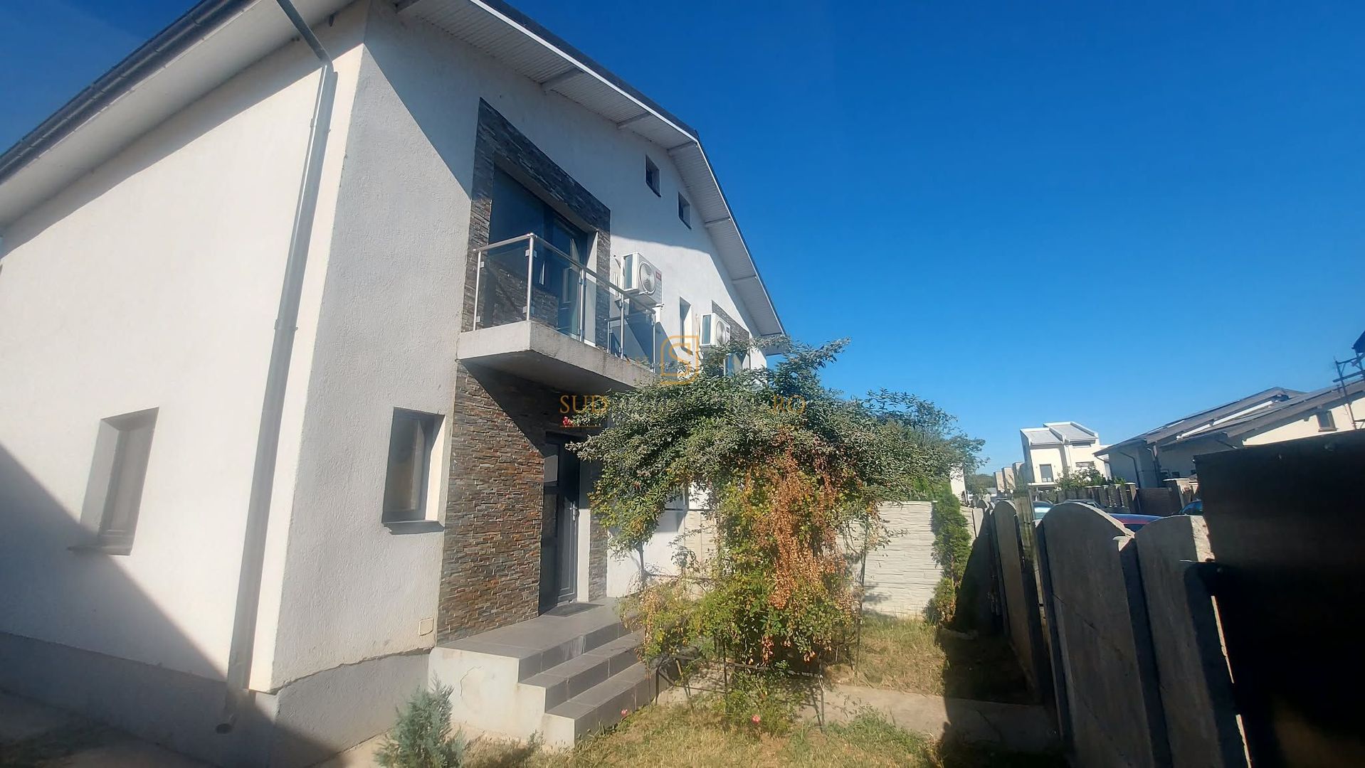 Vila duplex, semimobilata,3 camere, bucatarie inchisa,Comuna Berceni - Poză 1