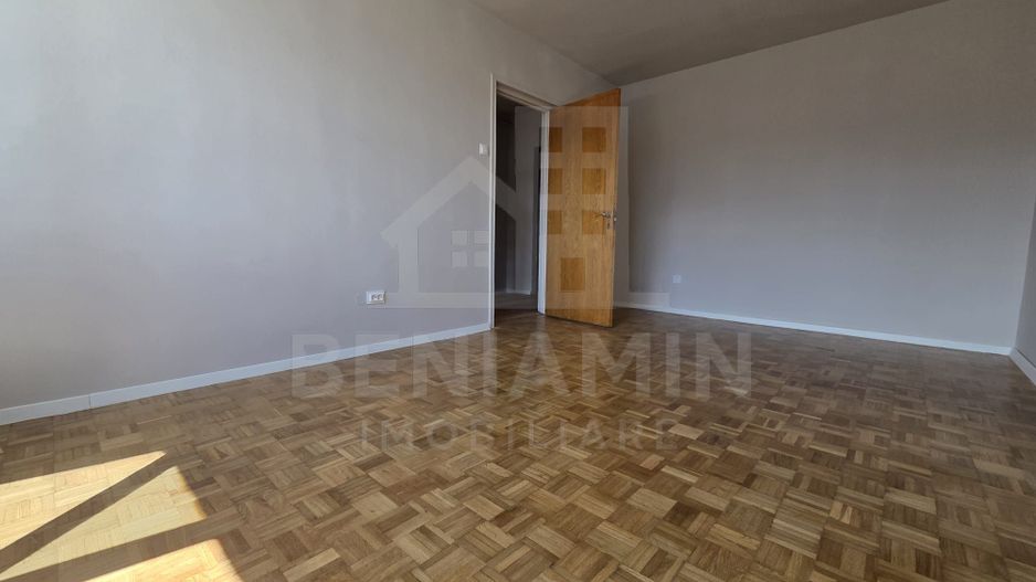 2 Camere-52mp-Balcon-Lift Nou-Anvelopat-Zona-Garii-Renovat - Poză 3