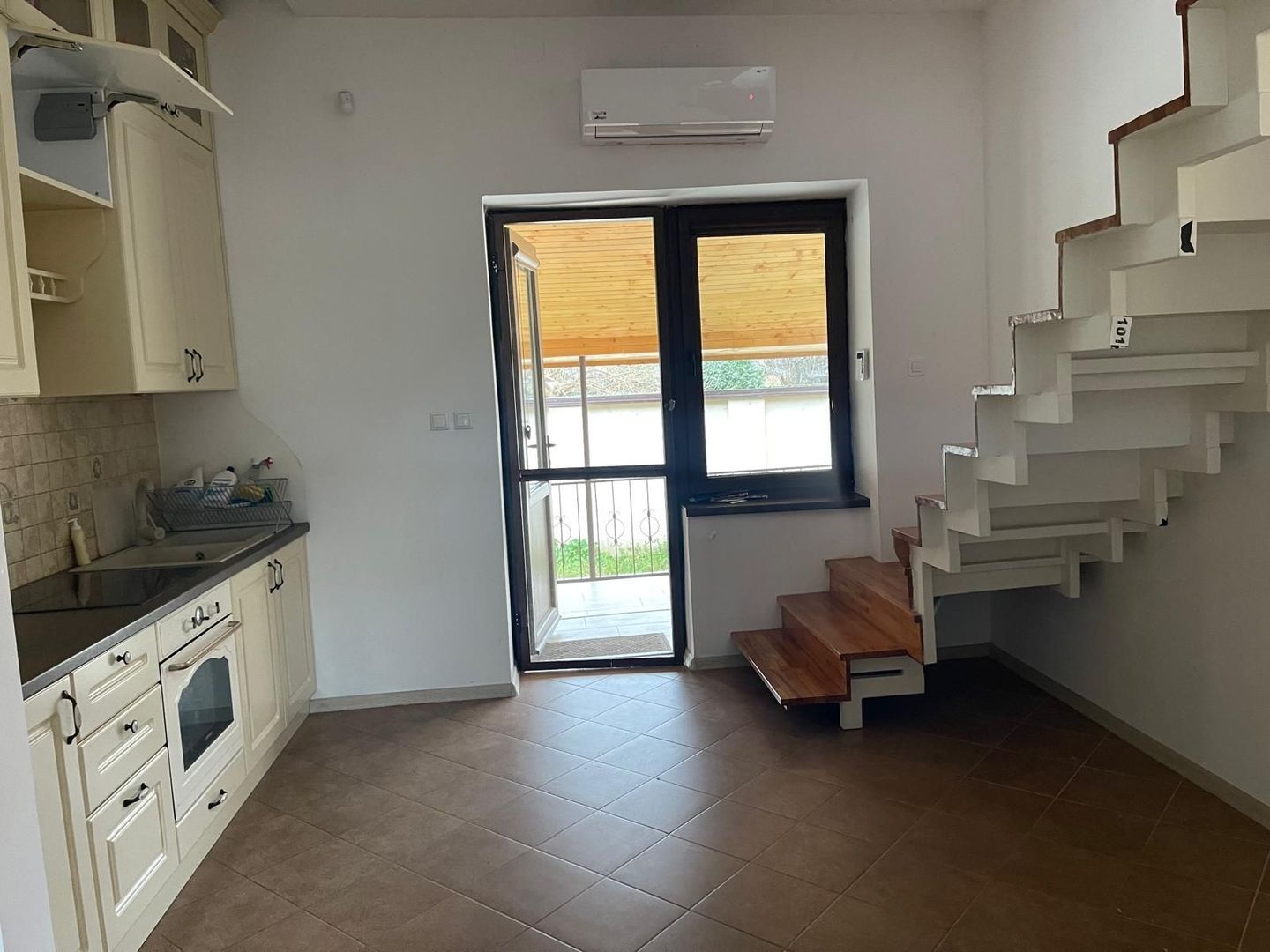 Chirie casă 3 camere ,terasa, curte acces auto – par Bratianu-1000 e/l - Poză 7