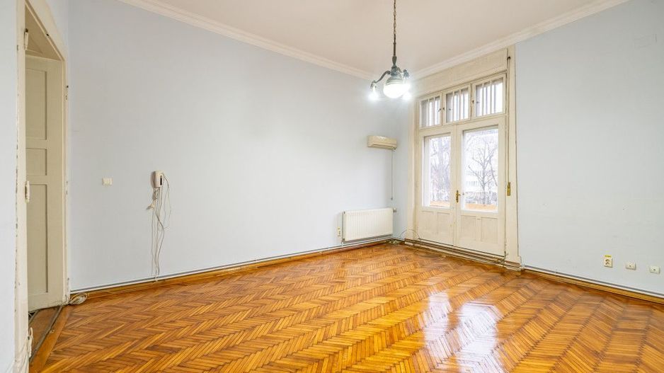 Apartament nemobilat, 3 camere, etaj 1, Bld.Revoluției - Poză 11