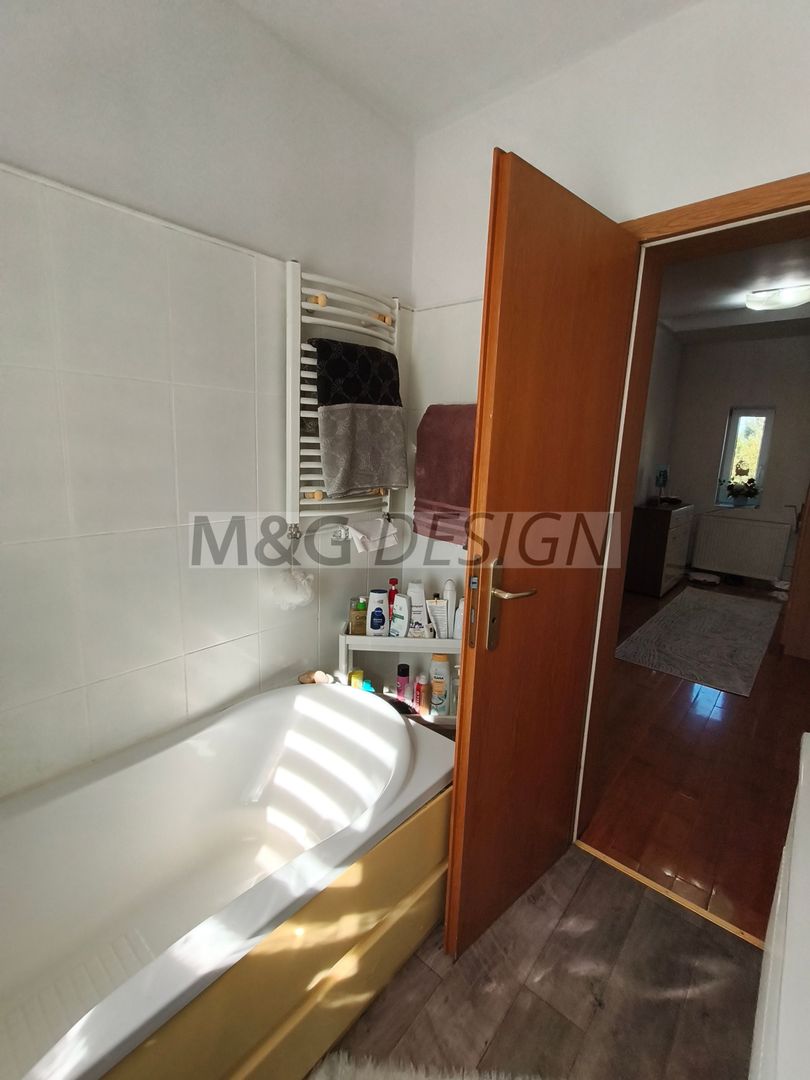 Casă individuală spațioasă cu garaj și curte generoasă – Ghiroda - Poză 6