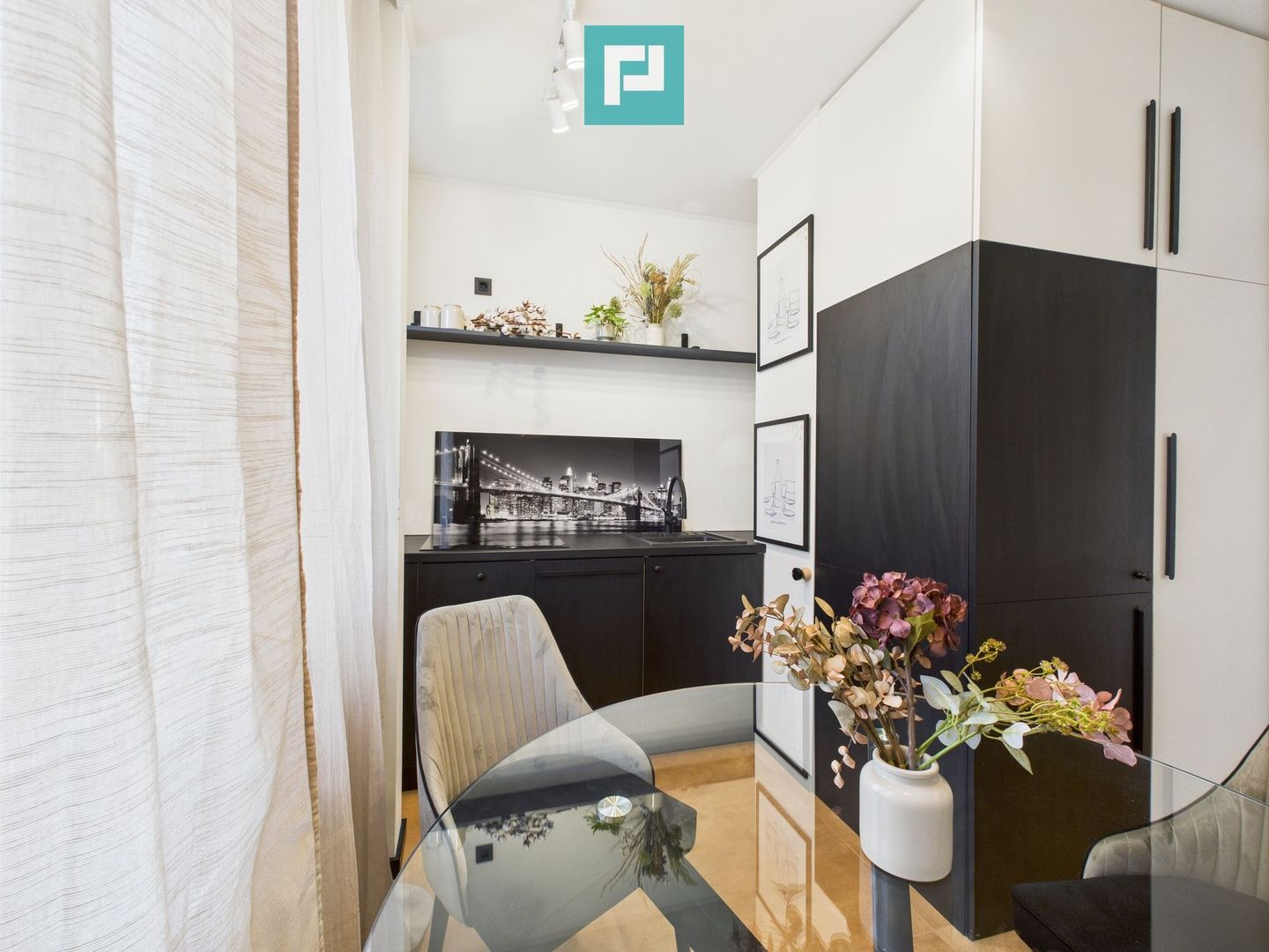 Apartament modern situat central în Oradea - Poză 13