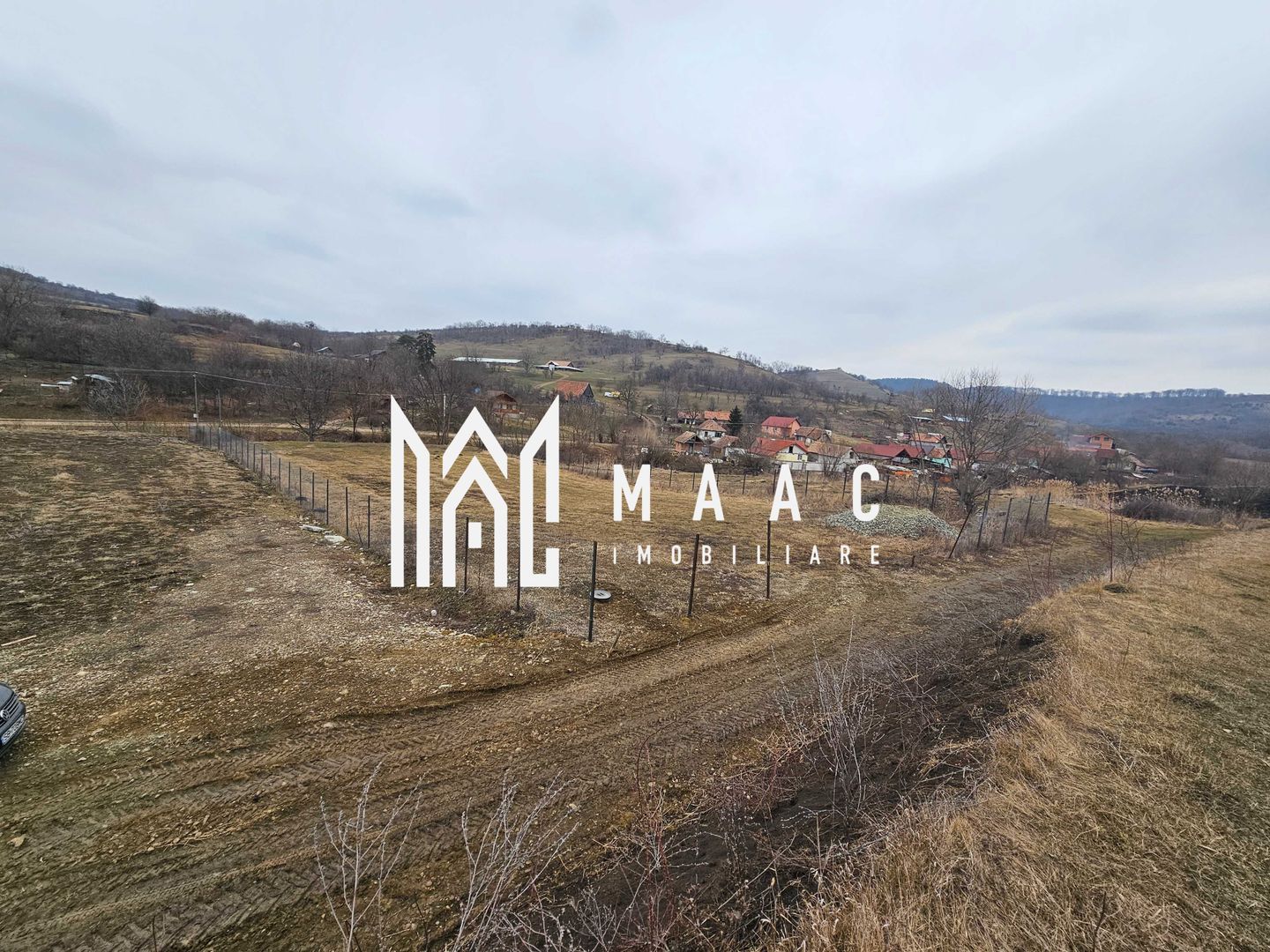 Teren de vânzare în Hamba | 1.740 mp | cu utilități și ieșire la râu - Poză 4