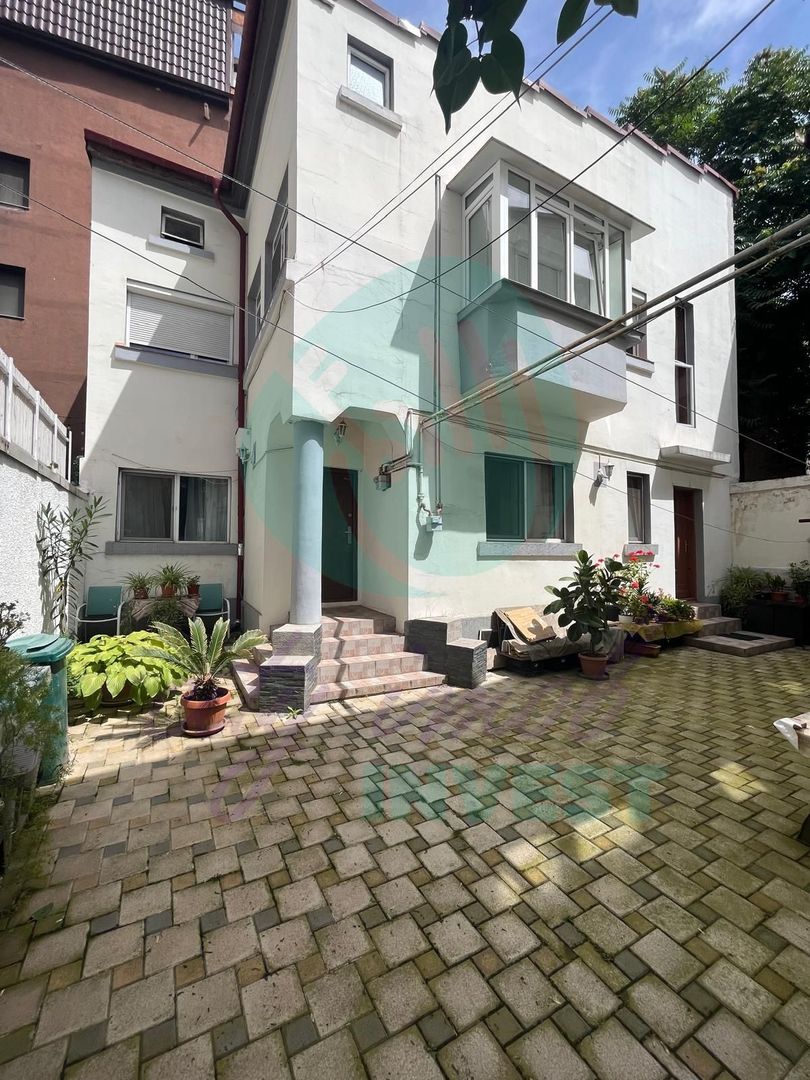 Apartament 3 Camere în Vilă, Zona Centrală - Poză 1