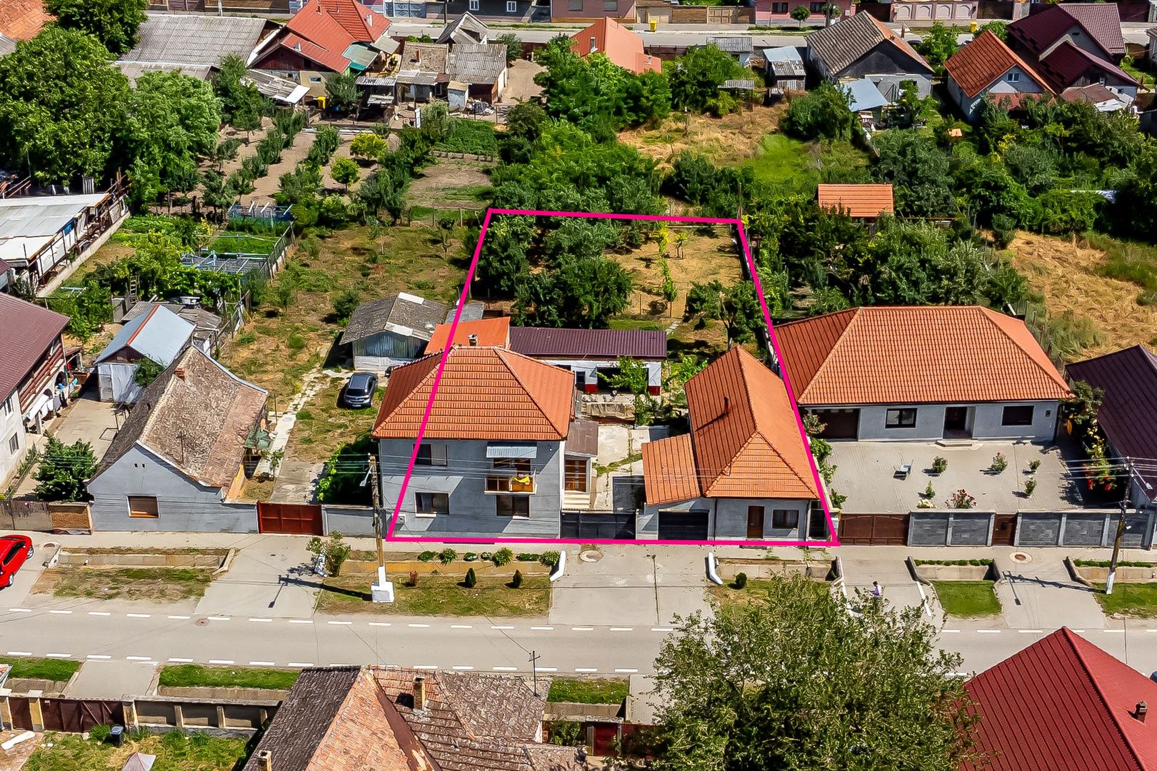 Casă cu 2 corpuri de clădire în Pecica, Arad. - Poză 1