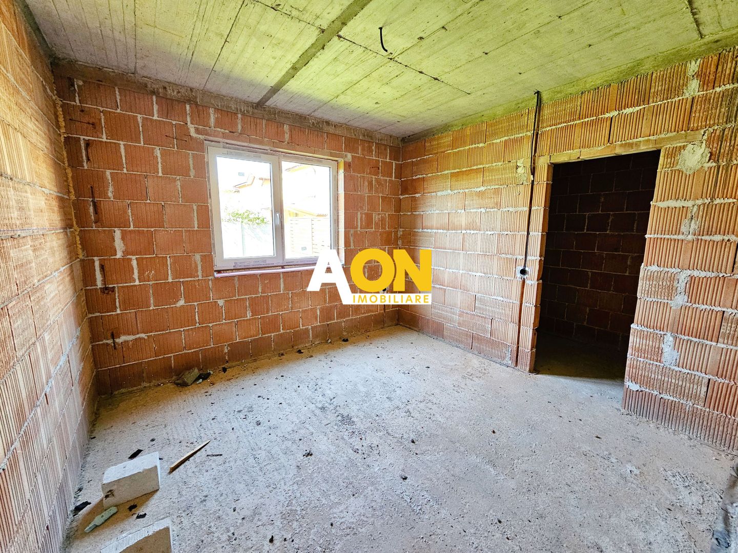 Casa la rosu, 3 camere, terasa, garaj, toate utilitatile, Micesti - Poză 8