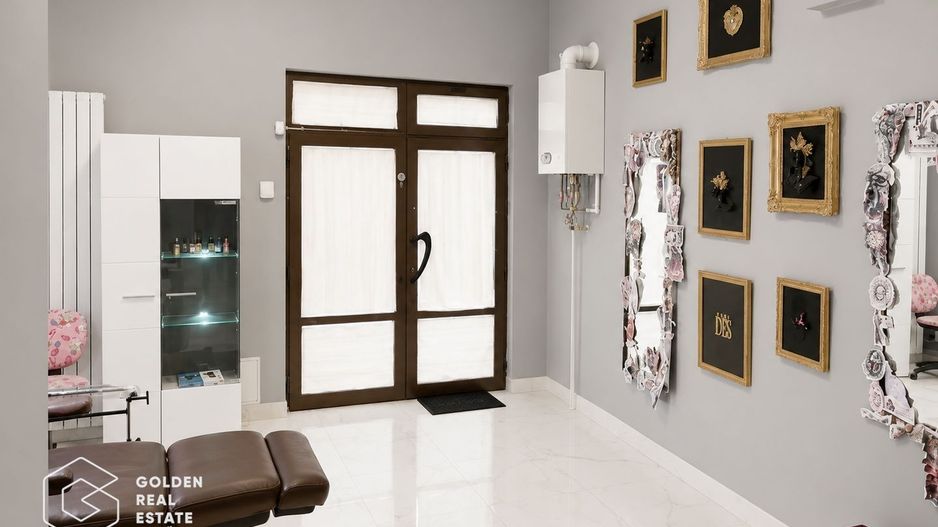 Spatiu comerical central, acces stradal, locatie exceptionala - Poză 2