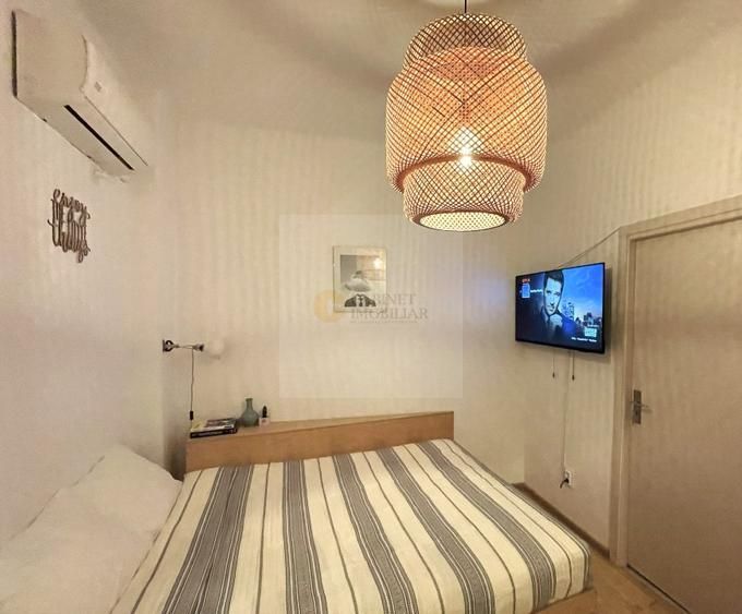 Garsoniera | Vedere catre Calea Victoria  | Airbnb | Certificat Turism - Poză 2