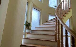 Casa versatila   P+E+M in zona  isorica Sinaia - Poză 4