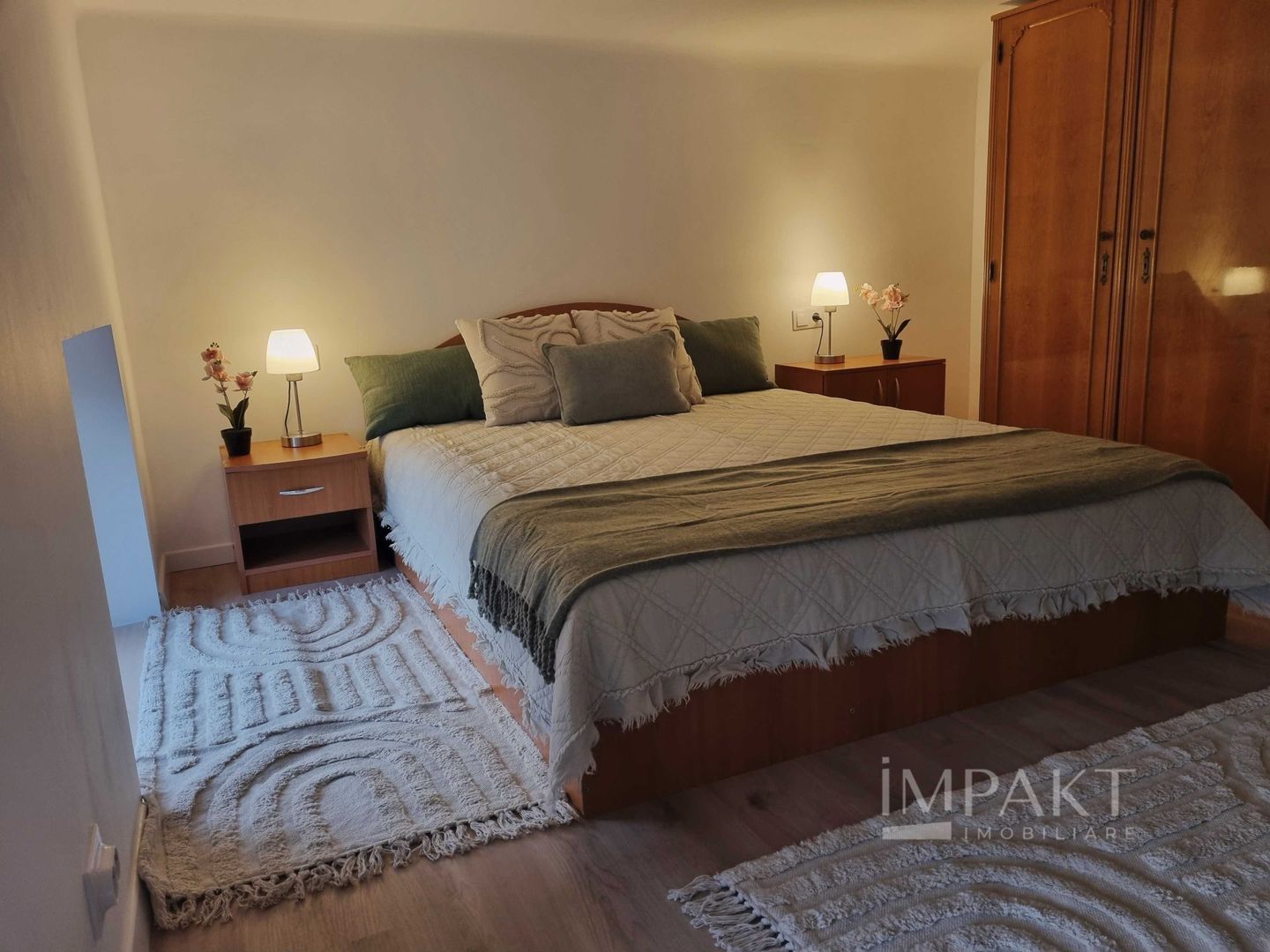 Apartament cu doua dormitoare, doua bai si living langa Piata Unirii - Poză 2
