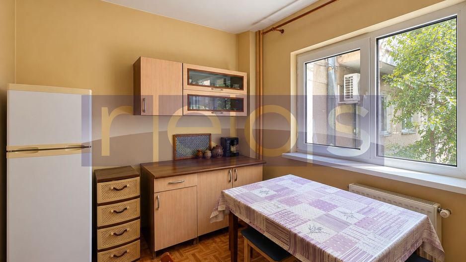 DE VANZARE APARTAMENT 2 CAMERE DECOMANDAT 55 MP GORJULUI METROU - Poză 3