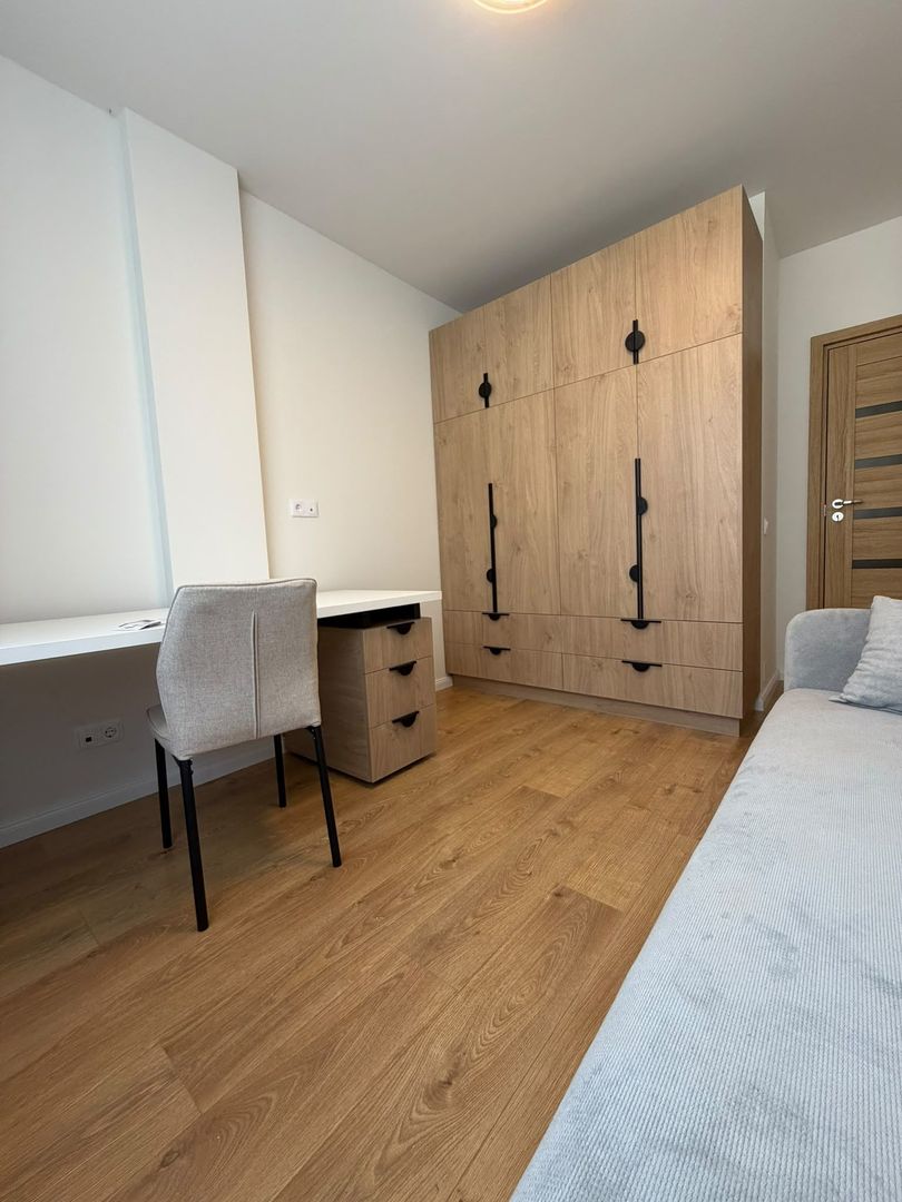 Apartament 3 camere, 2 bai, balcon, etaj intermediar, parcare - Poză 13
