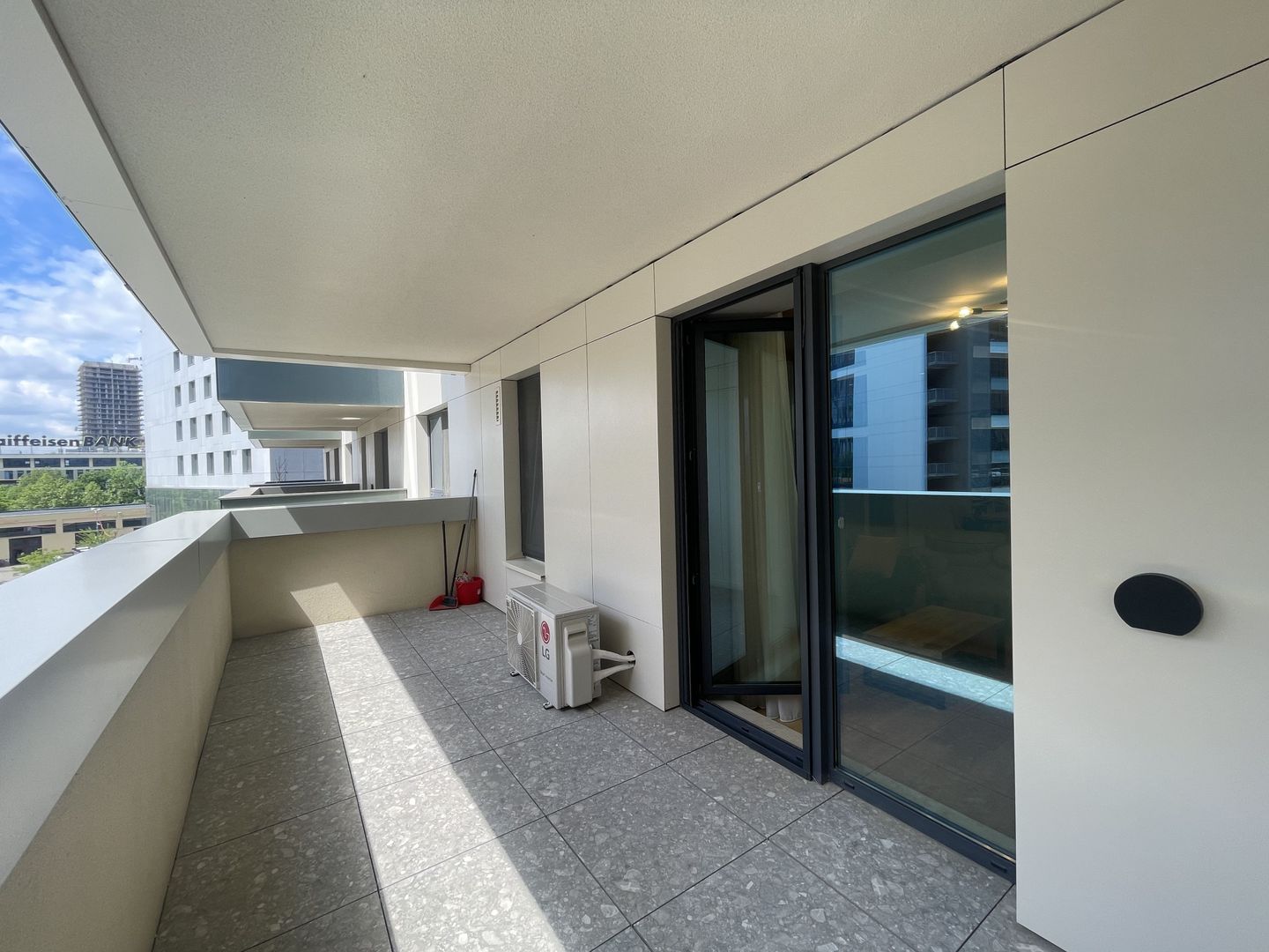 Apartament modern de 2 camere cu terasă spațioasă în zona Aviației - Poză 8