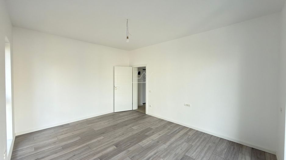 Bloc finalizat la asfalt. Decomandat. Etaj 1. Loc de parcare. - Poză 3