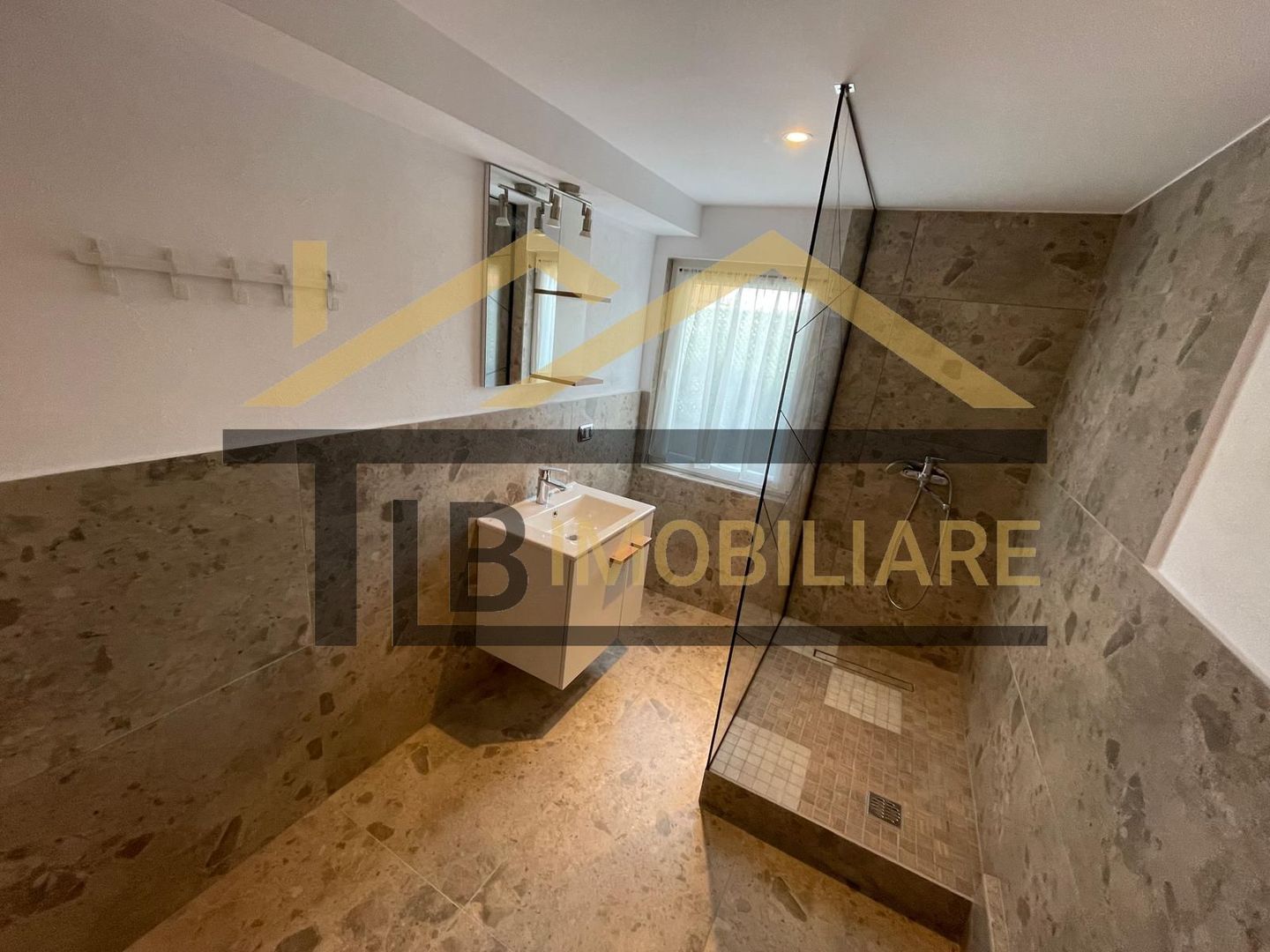 Casa de 3 camere, 50 mp, 30 mp terasa, Zona Sangeorgiu de Mures - Poză 8