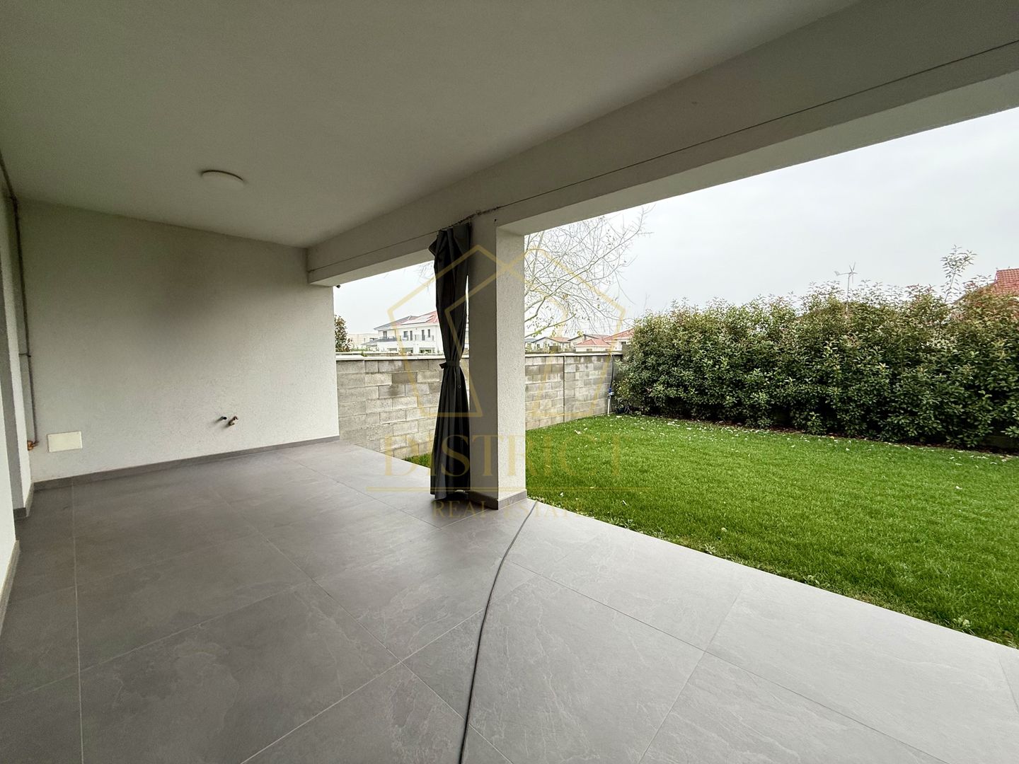 Duplex despartit prin garaj cu 5 camere  |  Dumbravita - Poză 13