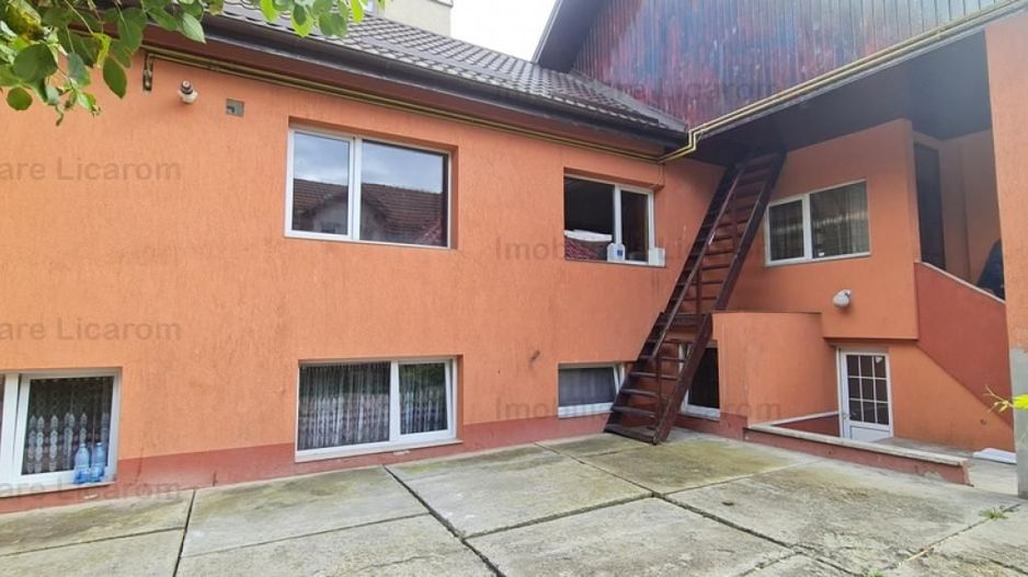 Casa individuala cu 2 apartamente, 6 camere,teren 403 mp,ASTRA. - Poză 12
