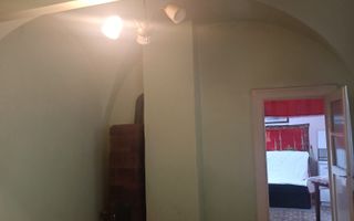 Casa | 40 MPU | Curte comuna | Zona Centrala - Poză 5