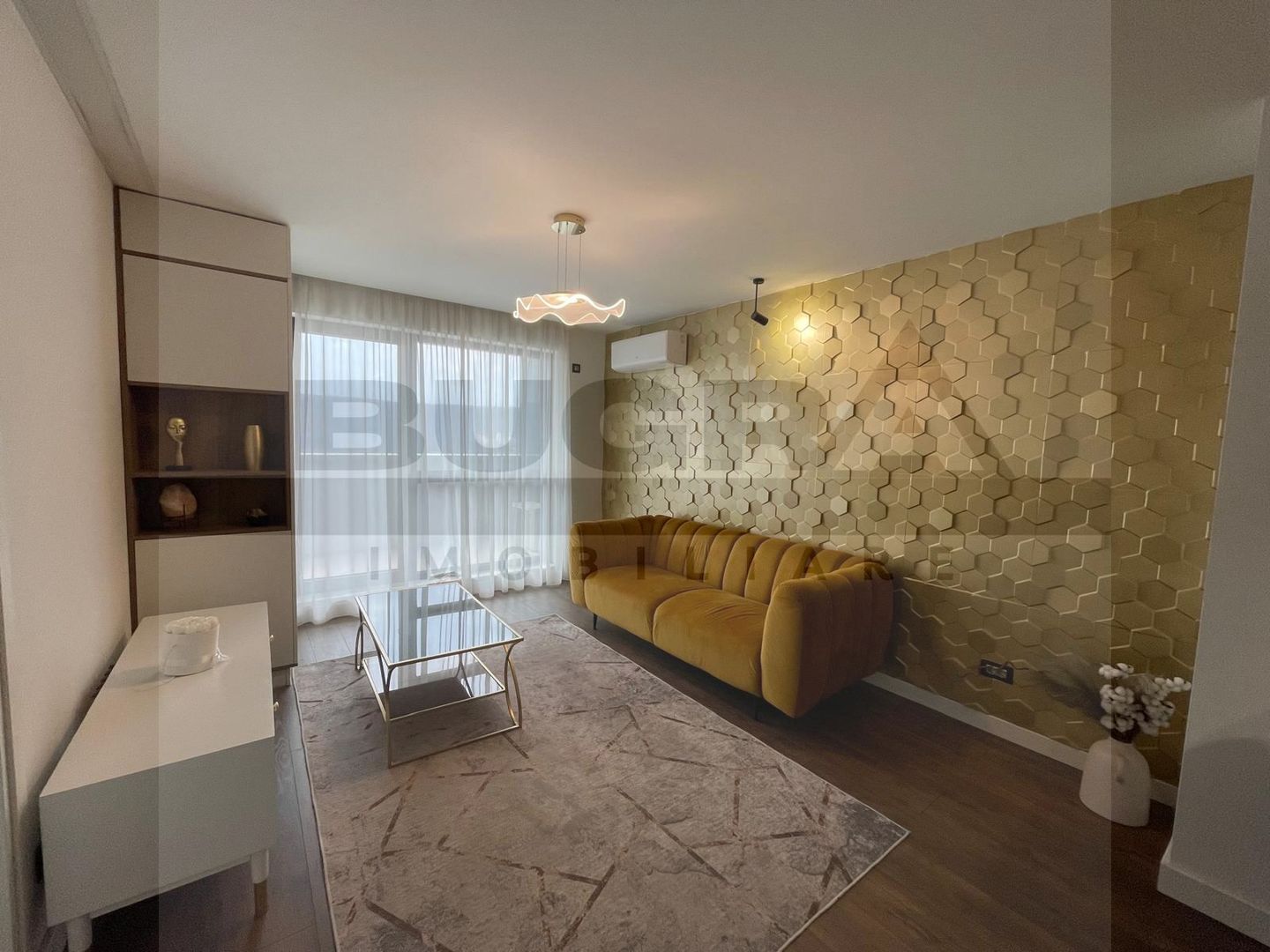 Apartament de 3 camere ultrafinisat, 72mp, parcare, zona Golden Tulip - Poză 1