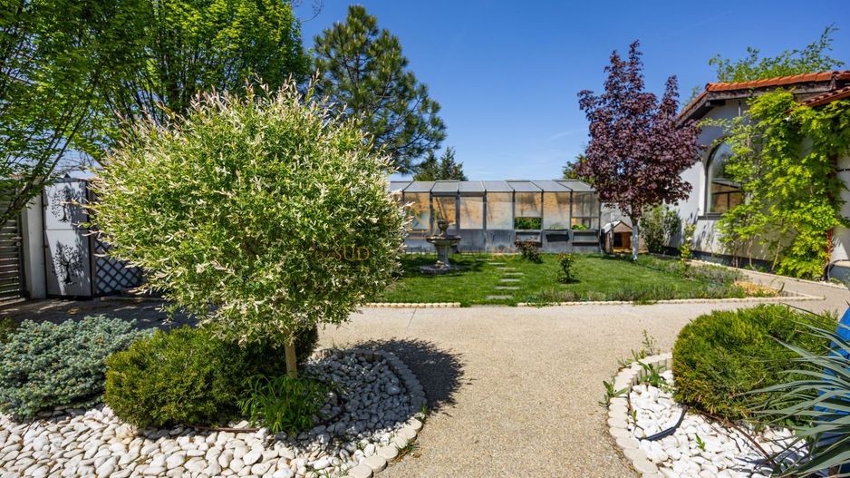 Resedinta spectaculoasa  – Vila exclusivista deschidere directa la lac - Poză 41