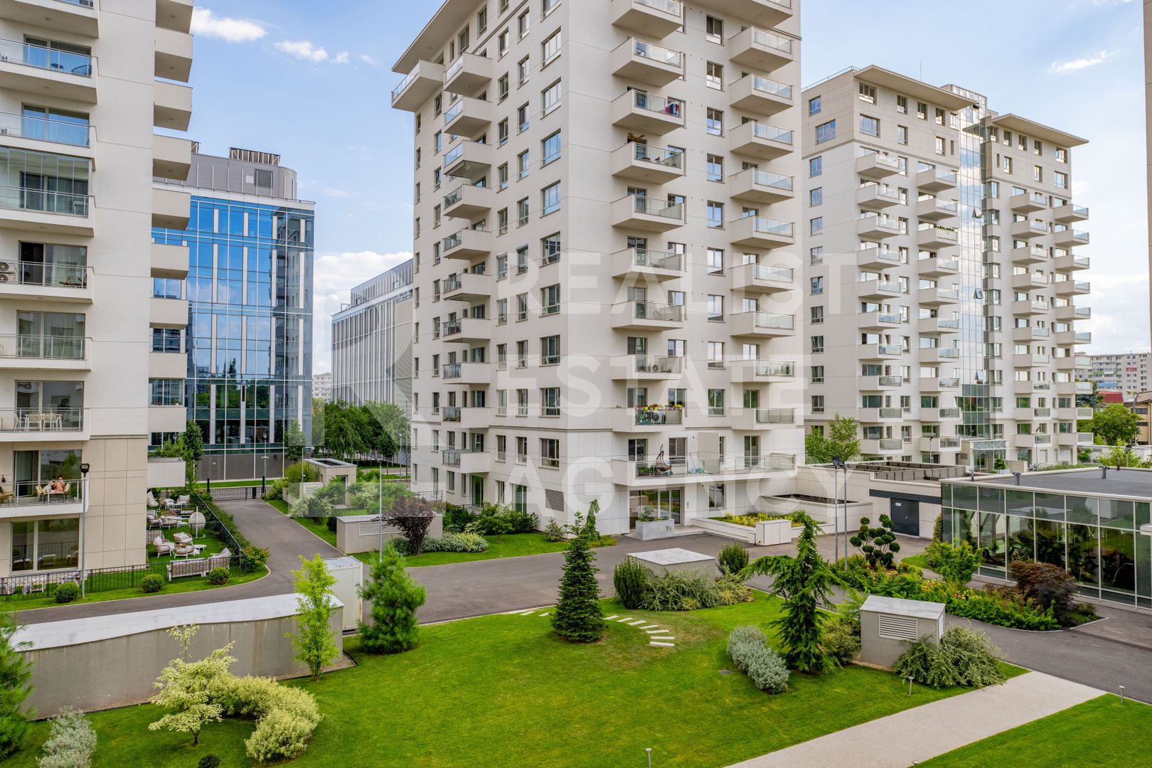 Vânzare, apartament cu 3 camere mobilat, Luxuria Residence - Poză 1