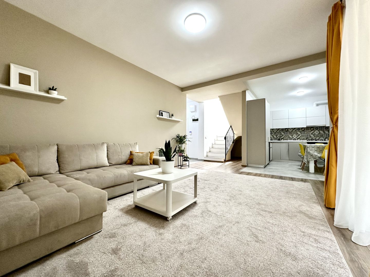 Casa cu 4 dormitoare de închiriat - Dumbravita - Poză 6