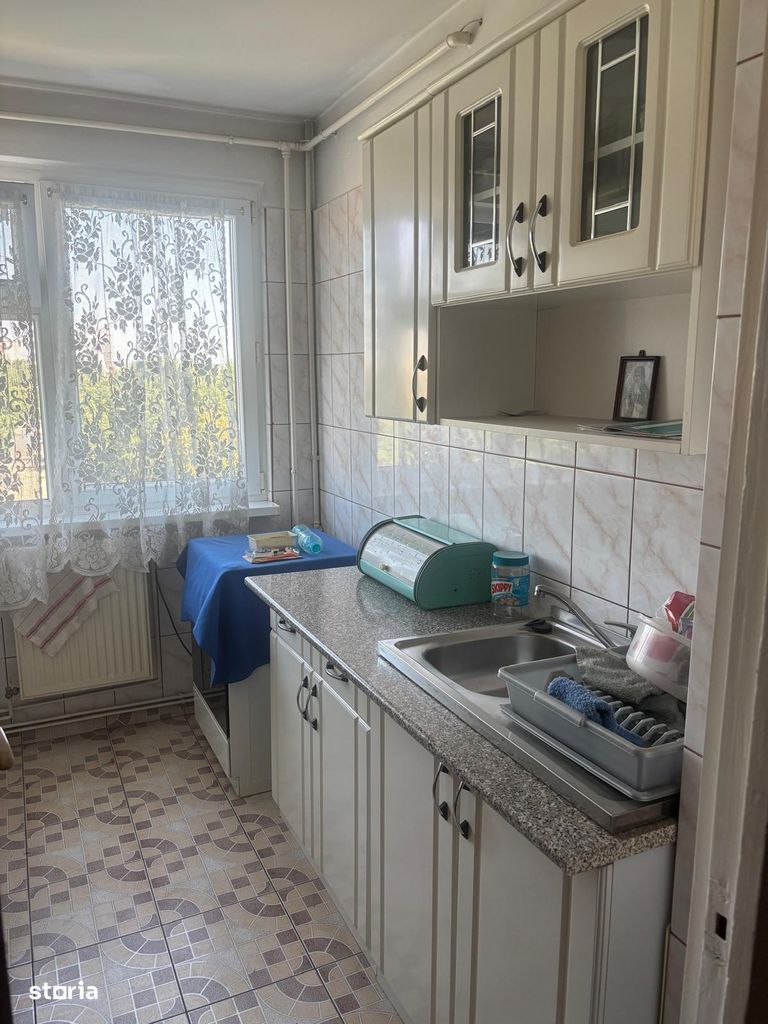 Apartament 3 camere. Centrala proprie. Bld. Brancoveanu. Zona Covasna. - Poză 1