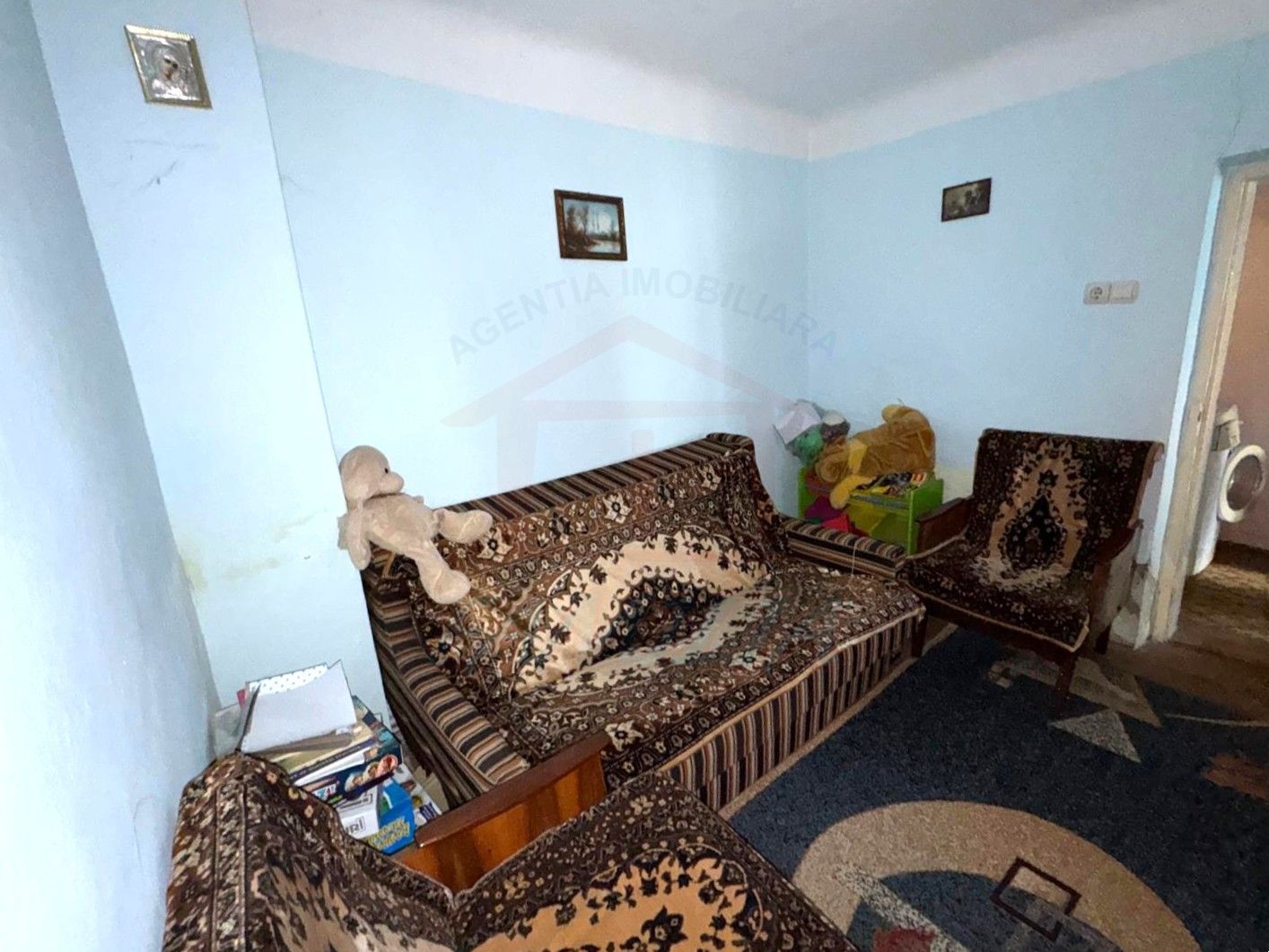 Casă cu arhitectură pragmatică în zona Port - Poză 2