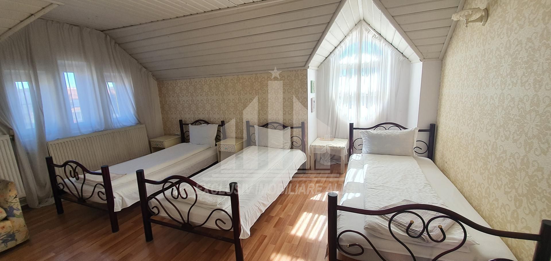 Cazare la pensiune in Centru - Poză 3