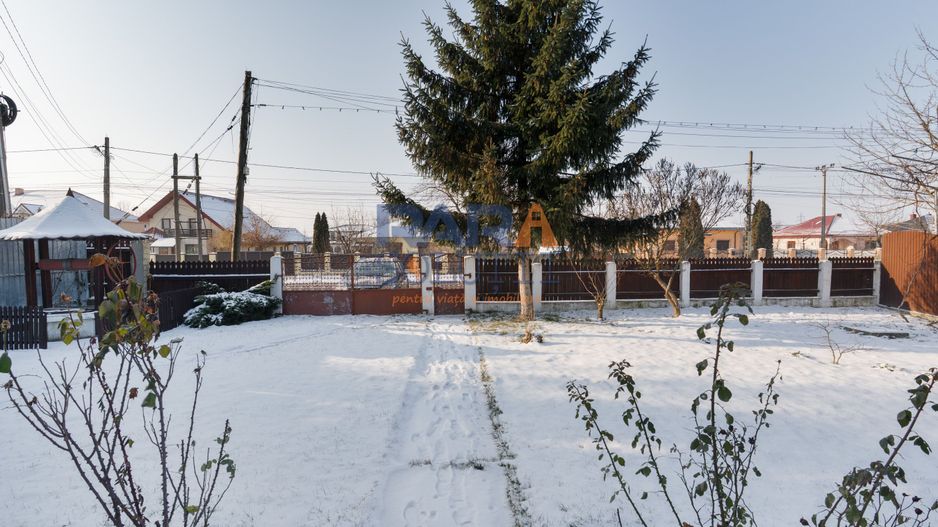 Casă 2015 - 4 dormitoare, 2 băi, 2 bucătării - Poză 4