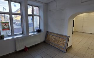 Spatiu comercial Ultracentral de inchiriat, 69mp– vitrina la strada - Poză 3