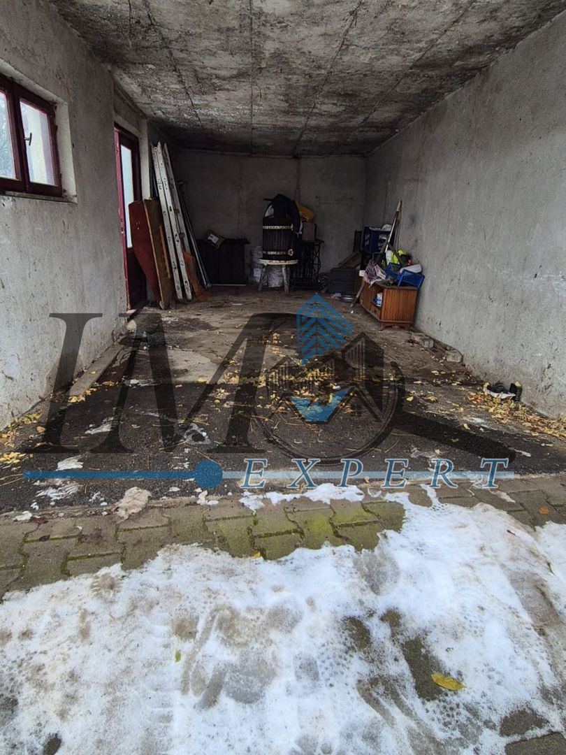 Casa ,curte și gradina.Teren cu 2700 mp. - Poză 8