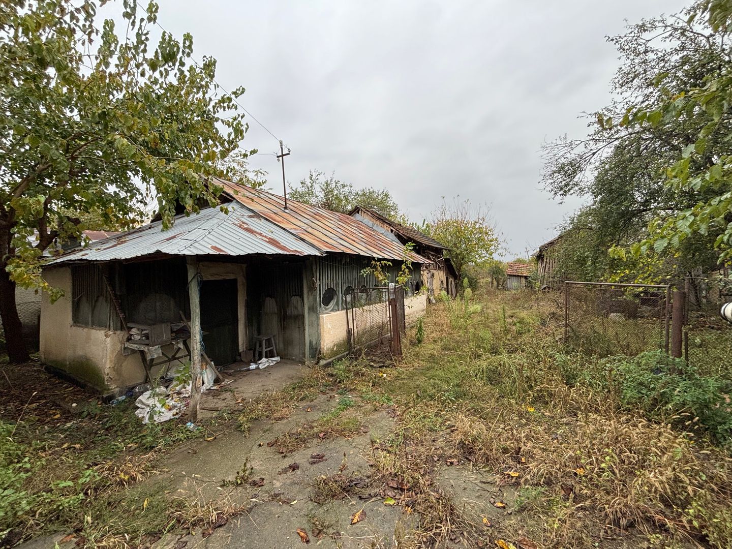 Casă + Teren 1.245 mp aproape de București (Ologeni, Prahova) - Poză 4