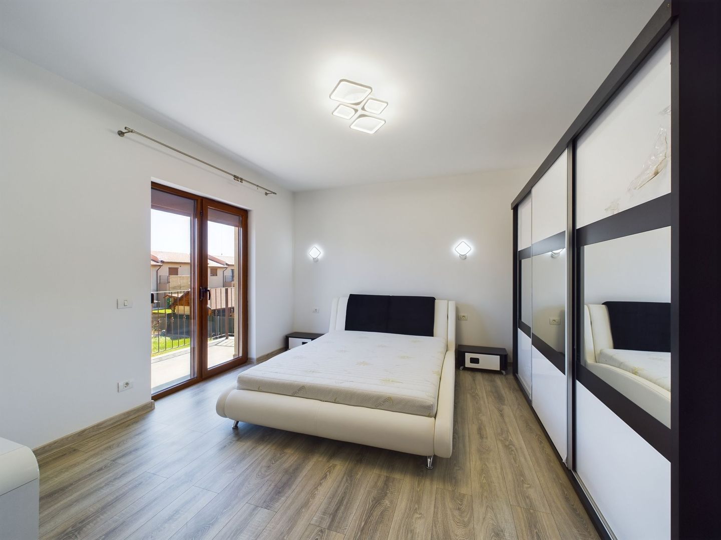 Casă modern finisată și utilată în Săcălaz - Poză 8