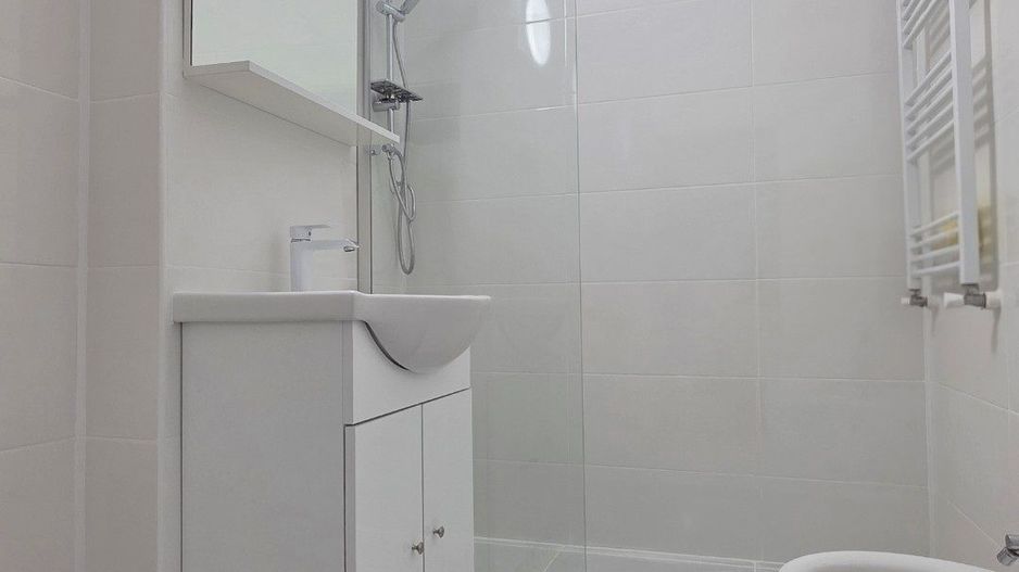 Apartament cu 3 camere, etaj 3, renovat total, VASLUI zona CENTRU-AUROCOR; - Poză 7