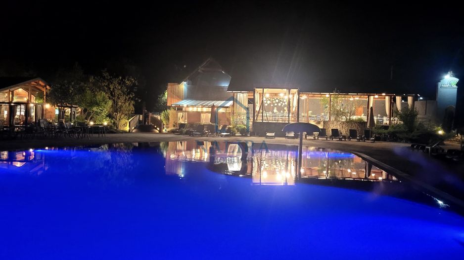 Proprietate unică de vânzare – piscină, restaurant, terasă - Poză 18