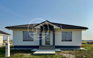 Casă de vânzare cu 4 camere in Sântandrei, Bihor - Poză 1