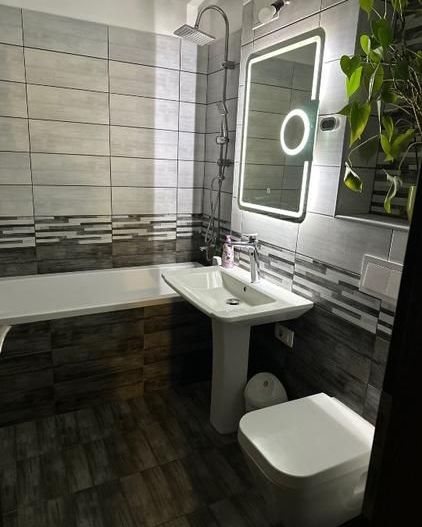 Apartament cu 3 camere, 2 băi, etaj 2, mobilat și utilat - Poză 8