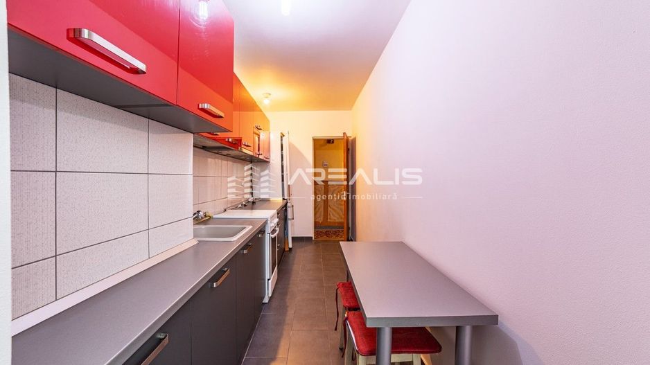 VÂNDUT!!! Apartament spațios cu 3 camere, zona Polivalentă - Poză 3