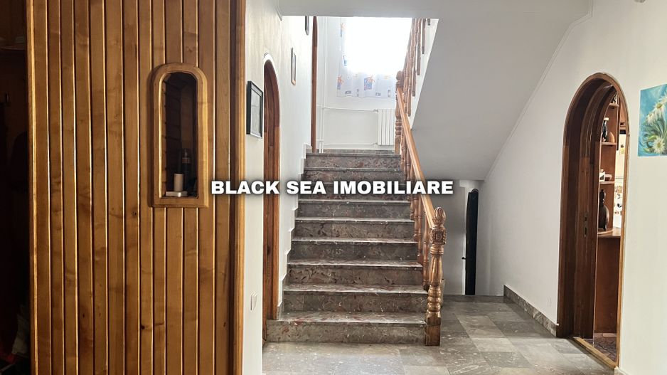 Vila 7 camere D+P+1+M - 2 Garaje - 50m de plaja - Zona centrala - Poză 12