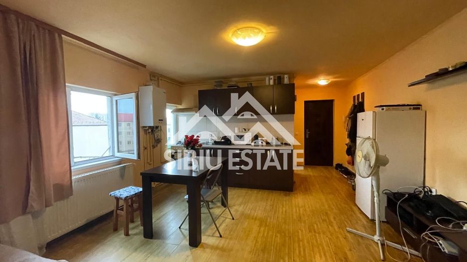 Apartament luminos cu 2 camere, la mansardă, în zonă căutată - Poză 2