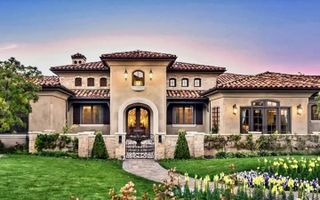 Casa stil mediteranian 4 dormitoare 800 mp teren Tocile Sibiu - Poză 1