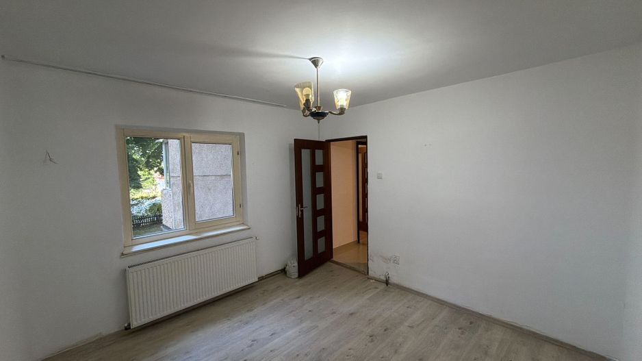 Apartament cu 3 camere decomandat 72 M² cu balcon și pivniță - Poză 9