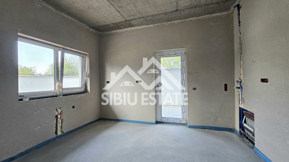 Casa noua 4 camere Selimbar central - Poză 4