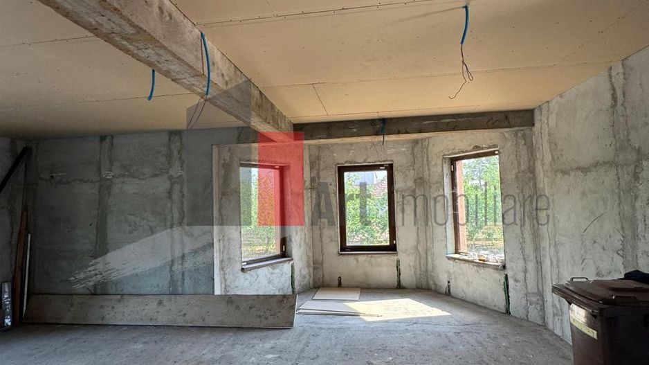 Casa la rosu in Peris - Poză 9