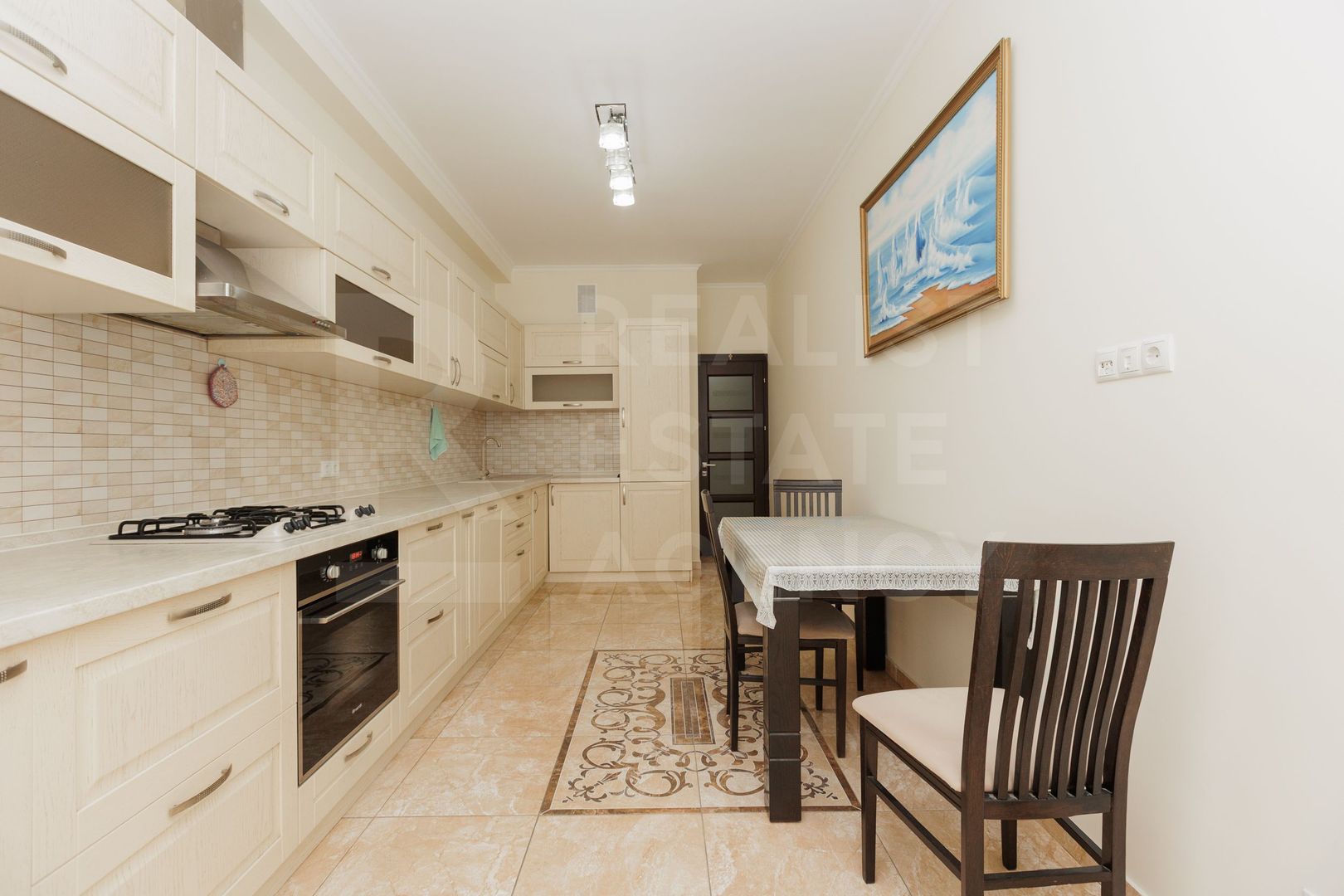 Chirie, apartament, 3 camere, str. Sfatul Ţării, Centru - Poză 1