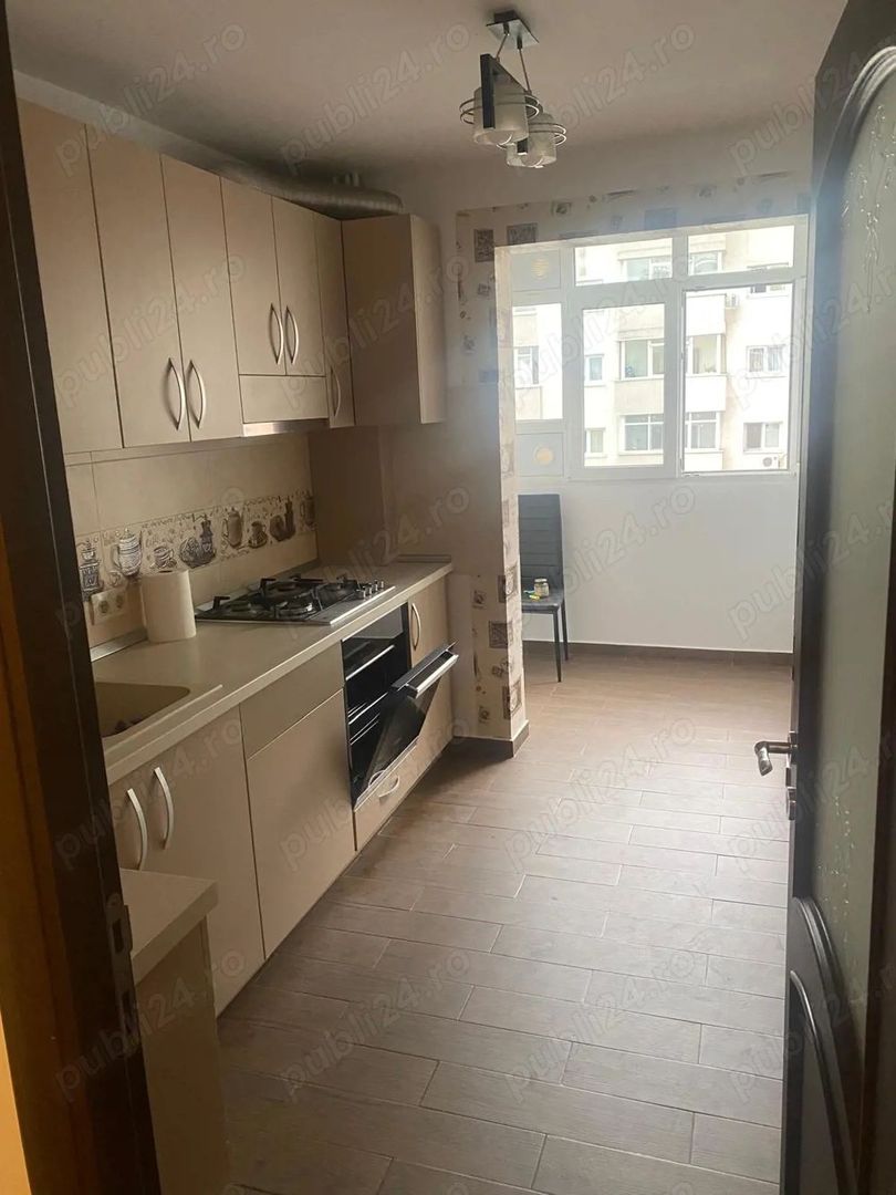 Ap 3 camere, Dristor, Bd Rm Sarat, et 6 8, loc de parcare - Poză 1