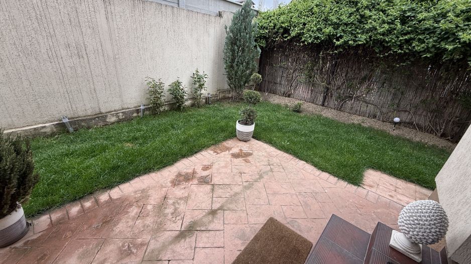 Casă înșiruită complet mobilată + curte+ 2 parcari în complex inchis! - Poză 26