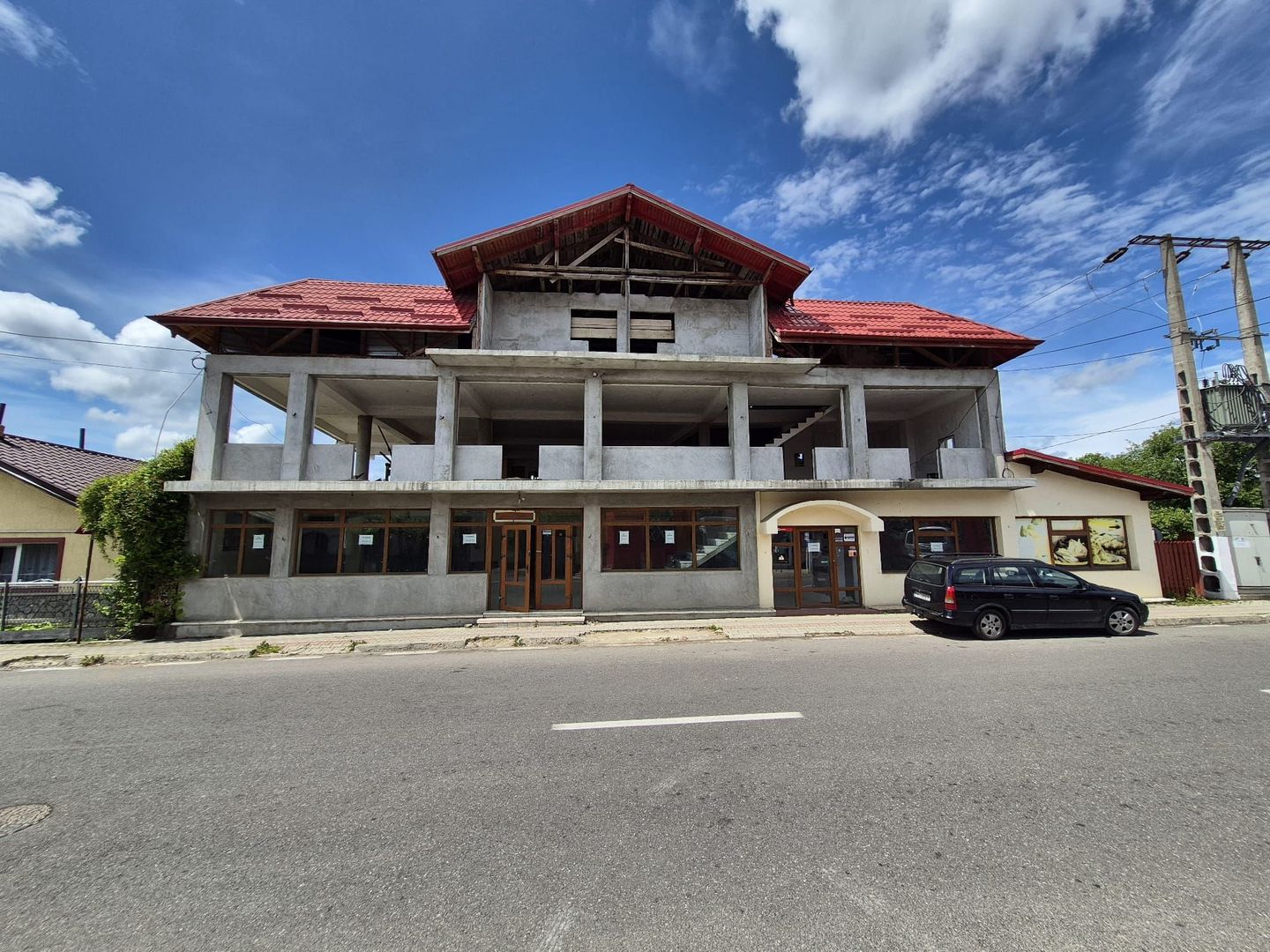 Spatiu comercial+Locuinta 664 mp construiti+anexa 16 mp si teren 845mp - Poză 2