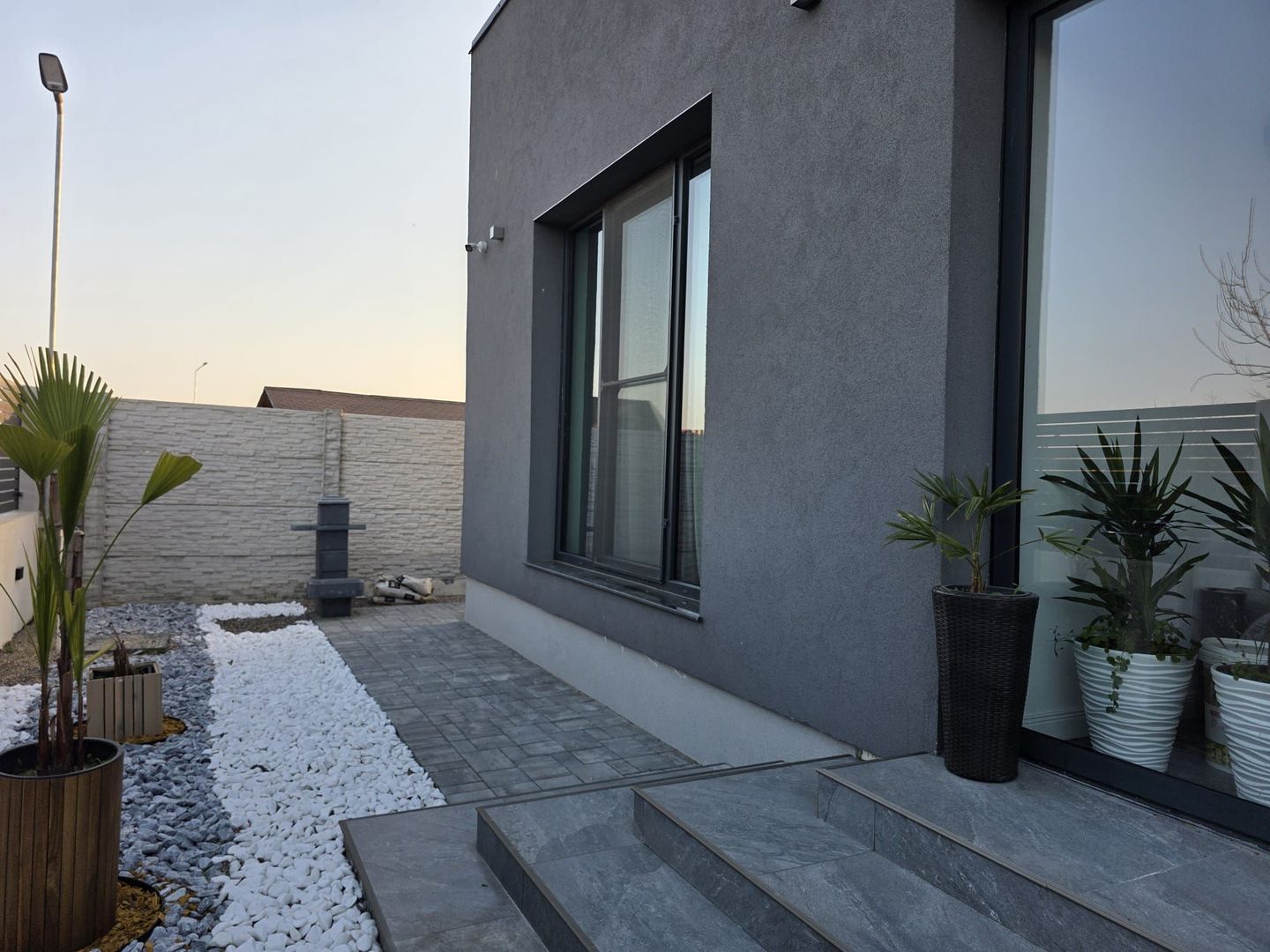 Casa- zona Metro - Poză 2